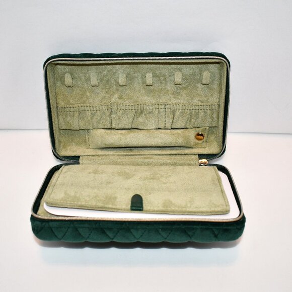 Vee Travel Jewelry Case – Diamond Quilted Velvet Jewelry Organizer, Green, NWT - Picture 2 of 4